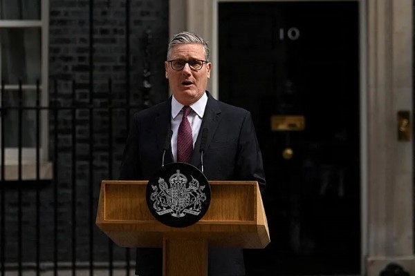 İngiltere'de Yine Kaos! Başbakan Keir Starmer İstifa Etti